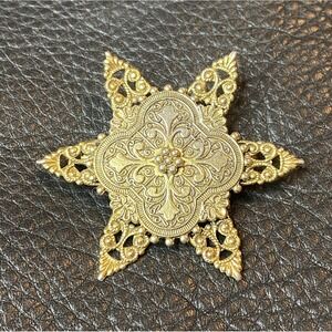 VNTG Freirich Gold Tone Flower Starburst Snowflake Filigree Brooch Pin